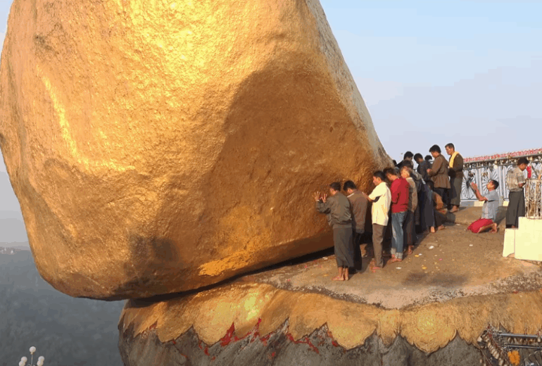 Yangon – Bago – Golden Rock (Kyaik Htie Yoe)