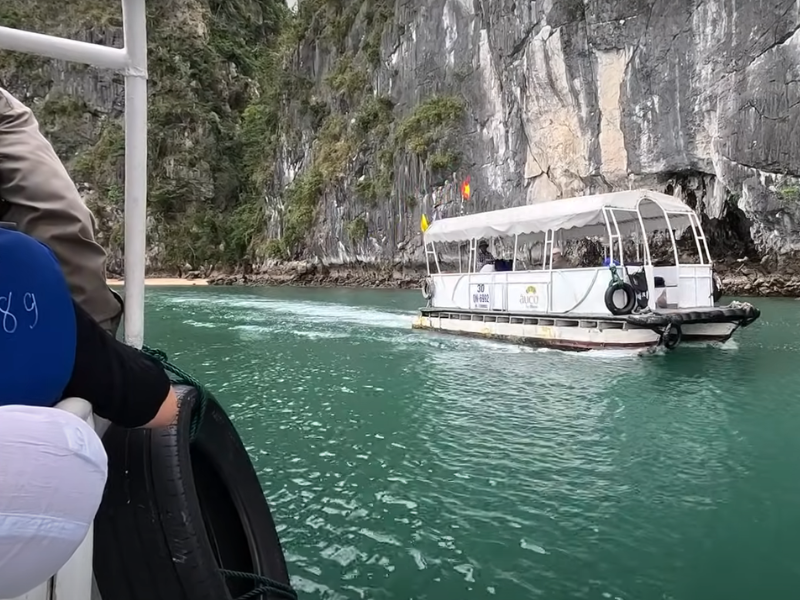 Halong Bay Cruise Tips: Essential advice for an unforgettable journey through the stunning bay.