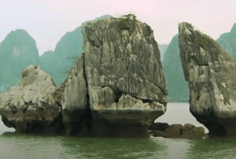 Halong – Kayaking – Hanoi