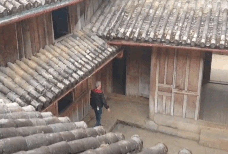 Sapa (Visit Bac Ha Market (only open on Sunday)- H’Mong King Palace – Ban Pho village)
