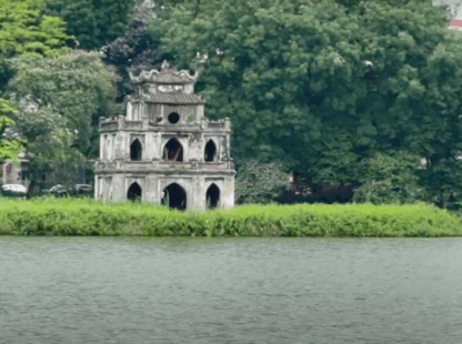 Lan Ha Bay – Hanoi – Train overnight to Hue