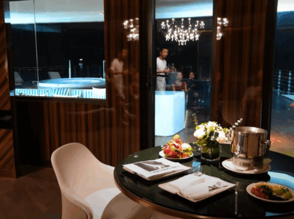 Overnight Cruise: Exploring the Spectacular Halong Bay in Vietnam with Hanoi Departure