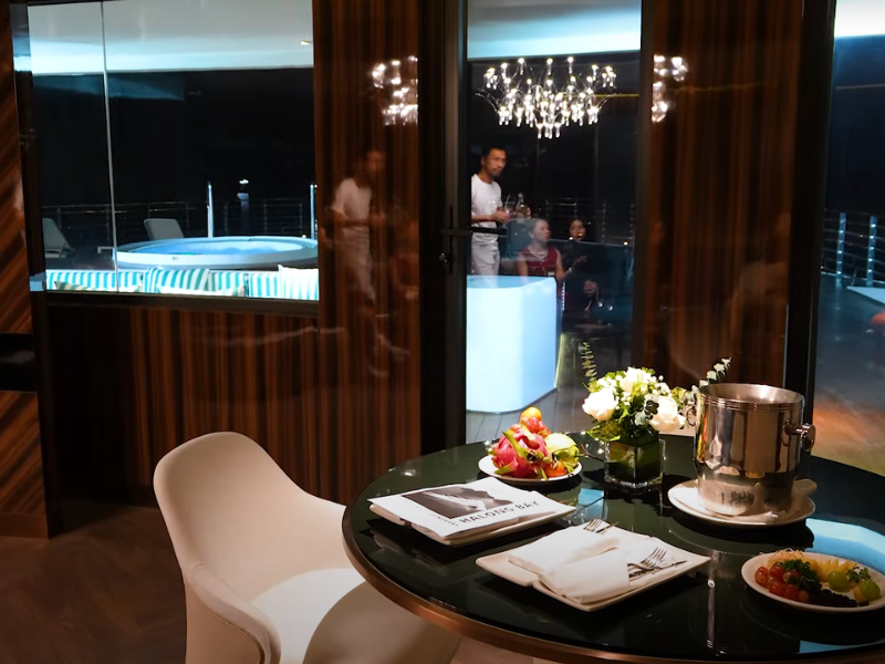 Overnight Cruise: Exploring the Spectacular Halong Bay in Vietnam with Hanoi Departure