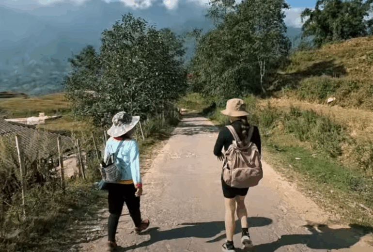 Sapa – Hanoi (Overnight on train)