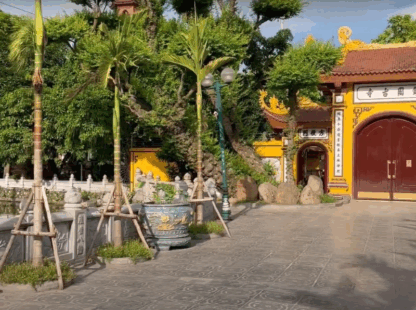 Tran Quoc Pagoda: Symbolic Buddhist Temple with Affordable Entrance and Convenient Opening Hours.