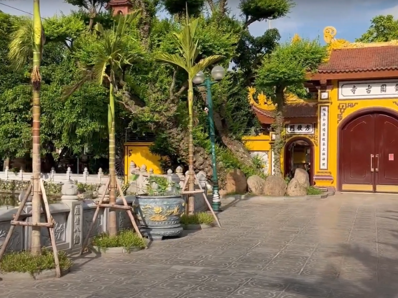 Tran Quoc Pagoda: Symbolic Buddhist Temple with Affordable Entrance and Convenient Opening Hours.