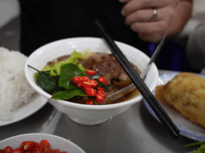 Delicious Vietnamese Rice Noodle Soup: Discover the Tasty Pho Hanoi Specialty